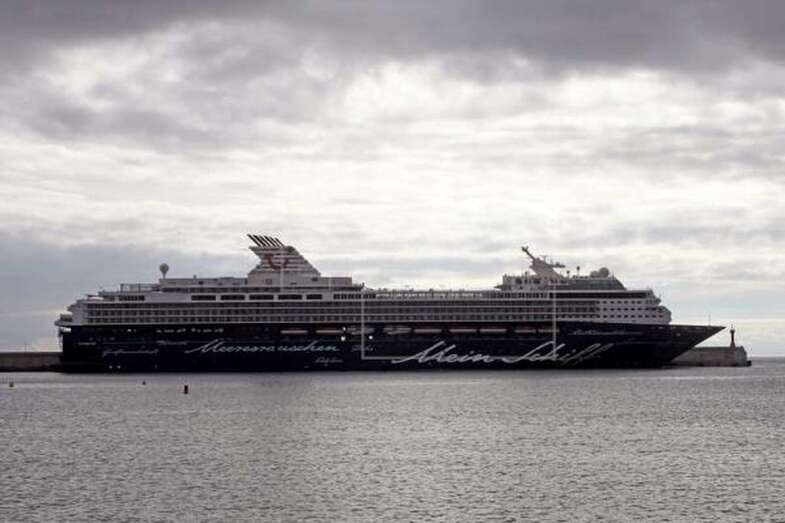 El crucero Mein Schiff 2 de la naviera TUI Cruises abrirá la temporada (Foto EFE / Carlos Fdez.)